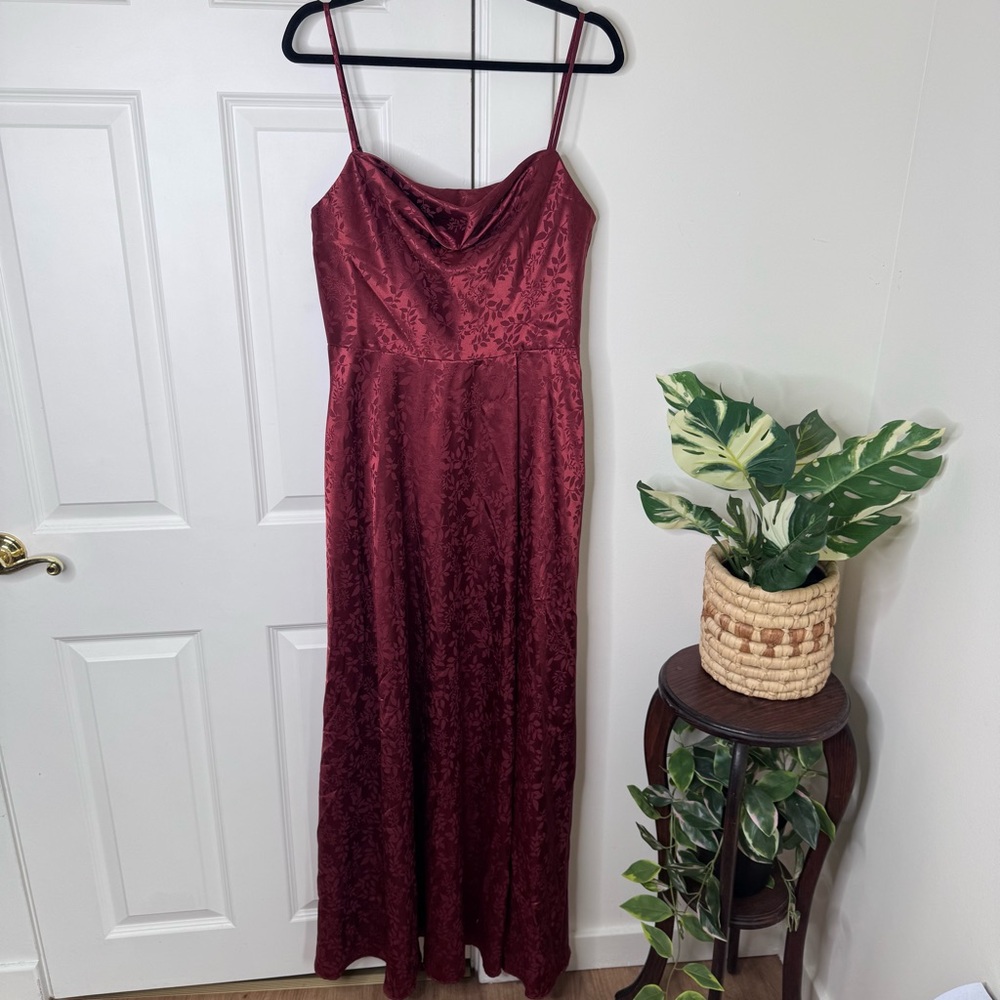 David’s Bridal Jacquard Cowl Neck Maroon Dress size 12 - Picture 3 of 11